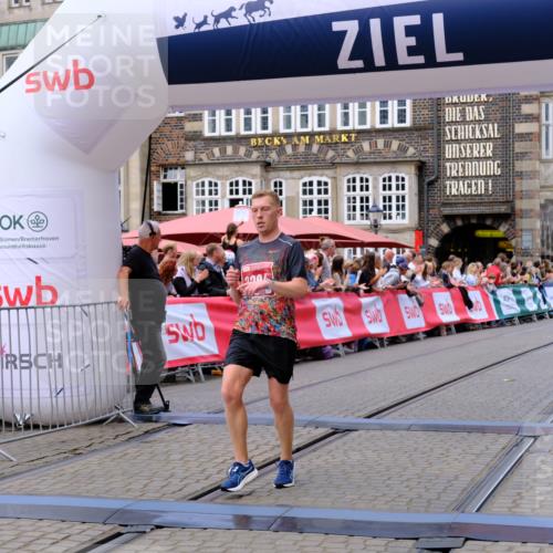 13.09.2026 - 21. swb-Marathon Bremen Tim E. http://msf.ph/oto/10367647 13.09.2026 13:04:51 Ziel 744, 1223, 1224, 1860, 2207, 2956, 5283, 7871, 8701, 8936, 9070, 13034 meine-sportfotos.de