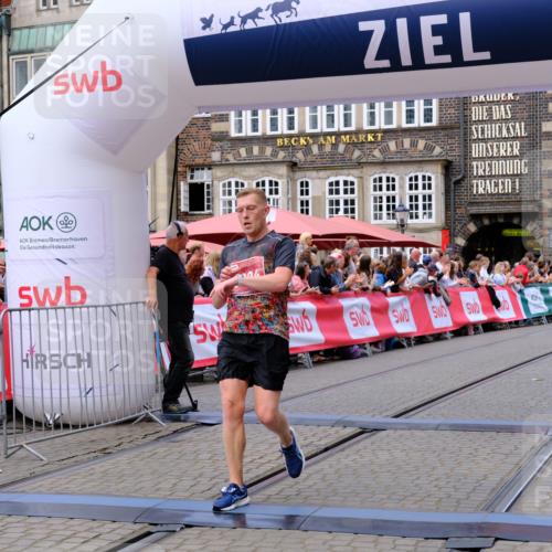 13.09.2026 - 21. swb-Marathon Bremen Tim E. http://msf.ph/oto/10367671 13.09.2026 13:04:51 Ziel 744, 1223, 1224, 1860, 2207, 2956, 5283, 7871, 8701, 8936, 9070, 13034 meine-sportfotos.de