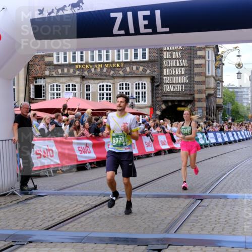 13.09.2026 - 21. swb-Marathon Bremen Tim E. http://msf.ph/oto/10368042 13.09.2026 13:05:03 Ziel 1712, 2646, 2956, 5283, 5674, 7538, 7814, 8054, 8701, 9070, 9306, 9495, 9689, 13187 meine-sportfotos.de