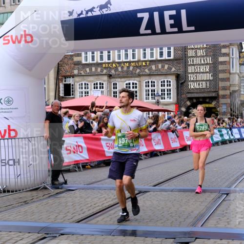 13.09.2026 - 21. swb-Marathon Bremen Tim E. http://msf.ph/oto/10368080 13.09.2026 13:05:03 Ziel 1712, 2646, 2956, 5283, 5674, 7538, 7814, 8054, 8701, 9070, 9306, 9495, 9689, 13187 meine-sportfotos.de