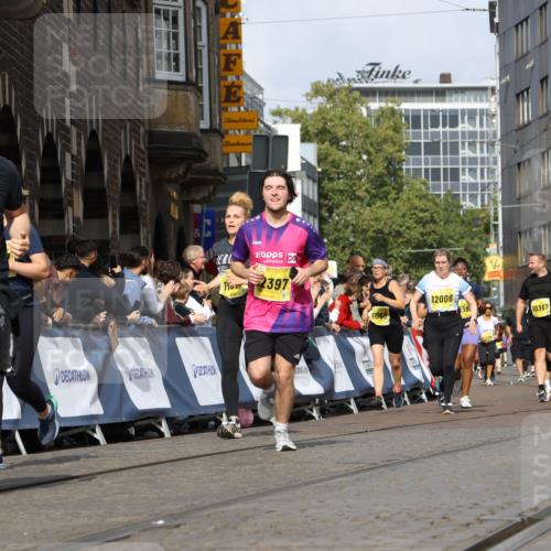 13.09.2026 - 21. swb-Marathon Bremen Strokosch-Dieckow http://msf.ph/oto/10369287 13.09.2026 11:00:54 Ziel 10263, 10272, 10275, 10306, 10369, 10677, 11045, 11126, 11162, 11180, 11343, 11475, 11556, 11687, 11708, 11769, 11838, 12018, 12430, 10093, 10428, 10639, 10753, 10964, 10965, 11049, 11116, 11428, 11540, 11681, 11682, 11728, 11850, 12085, 12116, 12241, 12428 meine-sportfotos.de
