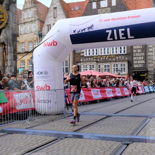 13.09.2026 - 21. swb-Marathon Bremen Tim E. http://msf.ph/oto/10369571 13.09.2026 13:07:26 Ziel 1540, 1863, 3794, 3973, 4808, 6053, 7636, 7876, 8980, 9708, 9927 meine-sportfotos.de