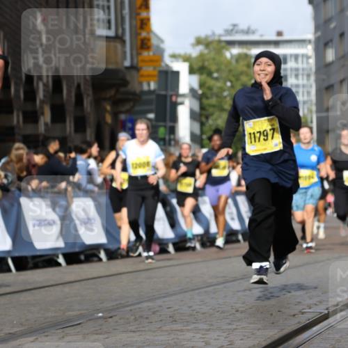 13.09.2026 - 21. swb-Marathon Bremen Strokosch-Dieckow http://msf.ph/oto/10369624 13.09.2026 11:00:56 Ziel 10263, 10272, 10275, 10306, 10369, 11126, 11162, 11180, 11343, 11475, 11556, 11687, 11708, 11769, 11797, 11838, 11959, 12018, 12430, 10428, 10639, 10892, 10964, 10965, 11049, 11116, 11428, 11540, 11681, 11682, 11850, 12085, 12241 meine-sportfotos.de