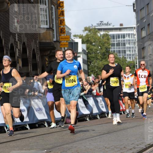 13.09.2026 - 21. swb-Marathon Bremen Strokosch-Dieckow http://msf.ph/oto/10369755 13.09.2026 11:00:59 Ziel 10263, 10272, 10275, 10306, 10369, 10857, 11162, 11180, 11343, 11475, 11556, 11687, 11708, 11769, 11797, 11819, 11838, 11959, 12018, 12397, 12430, 10428, 10639, 10892, 10964, 10965, 11049, 11116, 11260, 11428, 11681, 11682, 11751, 11816, 11850, 12085, 12241, 12245, 12283 meine-sportfotos.de