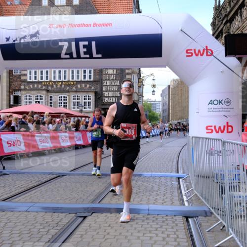 13.09.2026 - 21. swb-Marathon Bremen Tim E. http://msf.ph/oto/10369773 13.09.2026 13:07:33 Ziel 1540, 1863, 2706, 3043, 3118, 4743, 4808, 6053, 7636, 7876, 8098, 8980, 9927 meine-sportfotos.de