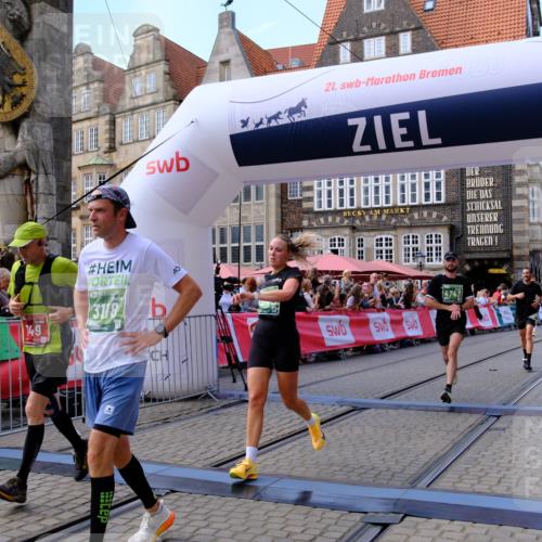 13.09.2026 - 21. swb-Marathon Bremen Tim E. http://msf.ph/oto/10369968 13.09.2026 13:07:44 Ziel 819, 2135, 2706, 3043, 3118, 4743, 4808, 7803, 8060, 8098, 8467, 8980 meine-sportfotos.de