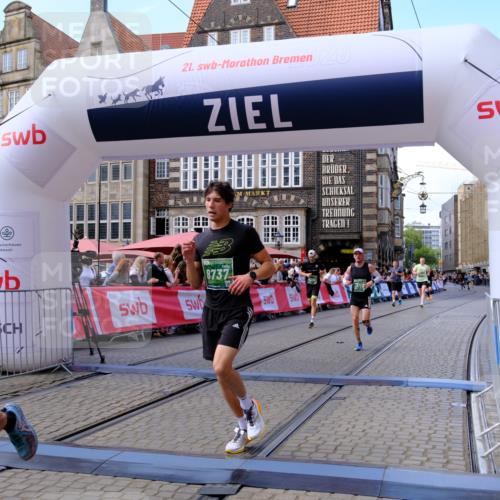 13.09.2026 - 21. swb-Marathon Bremen Tim E. http://msf.ph/oto/10370630 13.09.2026 13:08:04 Ziel 969, 2135, 4732, 4852, 4990, 5570, 5976, 7558, 8611, 8737, 9035, 9356 meine-sportfotos.de