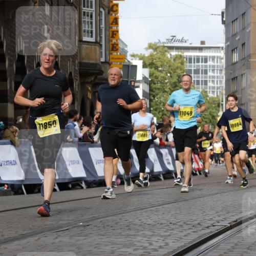 13.09.2026 - 21. swb-Marathon Bremen Strokosch-Dieckow http://msf.ph/oto/10370793 13.09.2026 11:01:13 Ziel 10093, 10367, 10368, 10428, 10753, 10857, 11055, 11247, 11343, 11359, 11475, 11540, 11728, 11797, 11804, 11819, 11959, 12006, 12085, 12116, 12397, 12428, 10560, 10647, 10648, 10678, 11260, 11306, 11459, 11467, 11751, 11788, 11796, 11813, 11816, 11969, 11970, 12047, 12062, 12245, 12390, 12391 meine-sportfotos.de