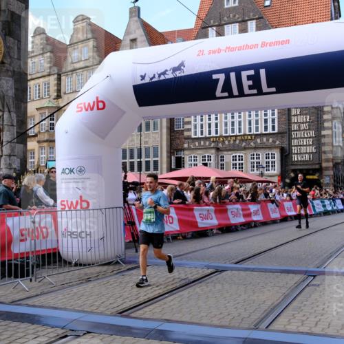 13.09.2026 - 21. swb-Marathon Bremen Tim E. http://msf.ph/oto/10370904 13.09.2026 13:08:19 Ziel 2098, 2266, 2844, 6692, 13091, 13160 meine-sportfotos.de