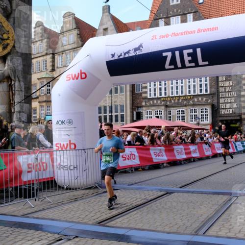 13.09.2026 - 21. swb-Marathon Bremen Tim E. http://msf.ph/oto/10370921 13.09.2026 13:08:19 Ziel 2098, 2266, 2844, 6692, 13091, 13160 meine-sportfotos.de