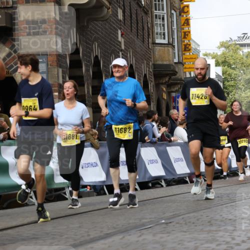 13.09.2026 - 21. swb-Marathon Bremen Strokosch-Dieckow http://msf.ph/oto/10371036 13.09.2026 11:01:17 Ziel 10093, 10367, 10368, 10428, 10639, 10753, 10857, 11049, 11055, 11116, 11247, 11359, 11540, 11728, 11804, 11819, 11850, 12006, 12085, 12116, 12397, 12428, 10181, 10560, 10647, 10648, 10678, 11324, 11459, 11467, 11550, 11551, 11666, 11788, 11796, 11798, 11969, 11970, 12047, 12062 meine-sportfotos.de