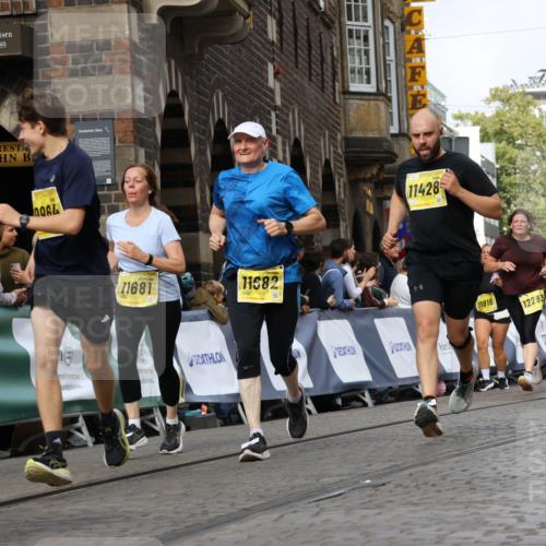 13.09.2026 - 21. swb-Marathon Bremen Strokosch-Dieckow http://msf.ph/oto/10371103 13.09.2026 11:01:17 Ziel 10093, 10367, 10368, 10428, 10639, 10753, 10857, 11049, 11055, 11116, 11247, 11359, 11540, 11728, 11804, 11819, 11850, 12006, 12085, 12116, 12397, 12428, 10181, 10560, 10647, 10648, 10678, 11324, 11459, 11467, 11550, 11551, 11666, 11788, 11796, 11798, 11969, 11970, 12047, 12062 meine-sportfotos.de