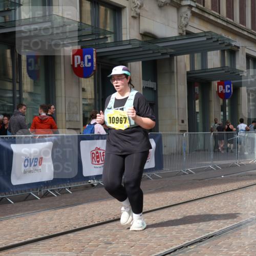 13.09.2026 - 21. swb-Marathon Bremen Strokosch-Dieckow http://msf.ph/oto/10371139 13.09.2026 11:30:56 Ziel 10967, 12535 meine-sportfotos.de