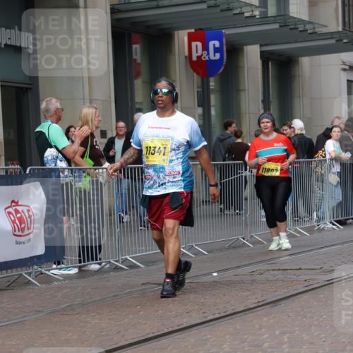 13.09.2026 - 21. swb-Marathon Bremen Strokosch-Dieckow http://msf.ph/oto/10371152 13.09.2026 11:31:33 Ziel 10317, 11341, 11807, 12163 meine-sportfotos.de