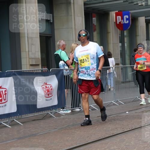 13.09.2026 - 21. swb-Marathon Bremen Strokosch-Dieckow http://msf.ph/oto/10371177 13.09.2026 11:31:33 Ziel 10317, 11341, 11807, 12163 meine-sportfotos.de
