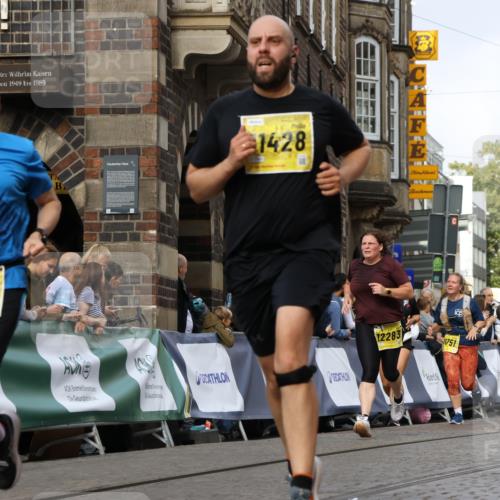 13.09.2026 - 21. swb-Marathon Bremen Strokosch-Dieckow http://msf.ph/oto/10371274 13.09.2026 11:01:19 Ziel 10093, 10367, 10368, 10428, 10639, 10753, 10857, 10964, 10965, 11049, 11055, 11116, 11247, 11359, 11428, 11540, 11681, 11682, 11728, 11804, 11850, 12006, 12085, 12116, 12241, 12428, 10181, 10251, 10560, 10647, 10648, 10678, 11324, 11459, 11467, 11550, 11551, 11666, 11788, 11796, 11798, 11969, 11970, 12047, 12062 meine-sportfotos.de