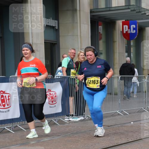 13.09.2026 - 21. swb-Marathon Bremen Strokosch-Dieckow http://msf.ph/oto/10371298 13.09.2026 11:31:37 Ziel 10317, 11341, 11807, 12163 meine-sportfotos.de