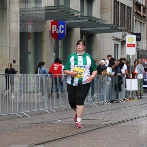 13.09.2026 - 21. swb-Marathon Bremen Strokosch-Dieckow http://msf.ph/oto/10371608 13.09.2026 11:32:25 Ziel 12416 meine-sportfotos.de