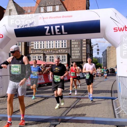 13.09.2026 - 21. swb-Marathon Bremen Tim E. http://msf.ph/oto/10371730 13.09.2026 13:09:02 Ziel 715, 3110, 3276, 3330, 4033, 5377, 5517, 6842, 6906, 7064, 7121, 8555, 9240, 9411, 9702, 9867, 9906 meine-sportfotos.de