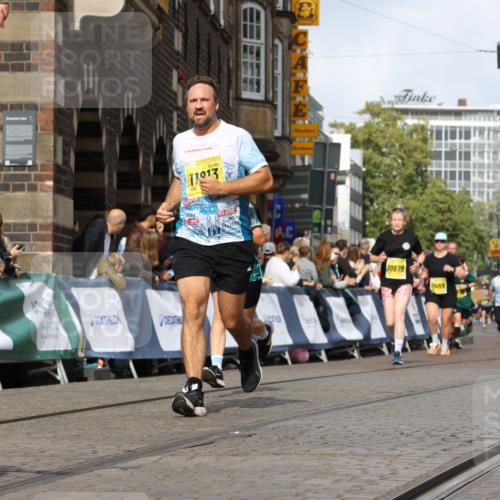13.09.2026 - 21. swb-Marathon Bremen Strokosch-Dieckow http://msf.ph/oto/10371734 13.09.2026 11:01:26 Ziel 10093, 10428, 10639, 10753, 10892, 10964, 10965, 11049, 11116, 11260, 11306, 11428, 11540, 11681, 11682, 11728, 11751, 11816, 11850, 12085, 12116, 12241, 12245, 12283, 12390, 12391, 12428, 10181, 10251, 10332, 10497, 10560, 11075, 11150, 11305, 11324, 11467, 11550, 11551, 11666, 11788, 11798, 11985, 11986, 12047 meine-sportfotos.de