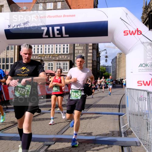 13.09.2026 - 21. swb-Marathon Bremen Tim E. http://msf.ph/oto/10371785 13.09.2026 13:09:03 Ziel 715, 3110, 3276, 3330, 4033, 5377, 5517, 5696, 6842, 6906, 7064, 7121, 8555, 9240, 9411, 9702, 9867, 9906, 9911 meine-sportfotos.de