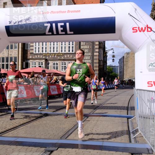 13.09.2026 - 21. swb-Marathon Bremen Tim E. http://msf.ph/oto/10372106 13.09.2026 13:09:14 Ziel 1925, 2287, 3110, 3330, 4384, 5517, 5636, 5696, 6906, 7262, 8120, 9240, 9411, 9867, 9906, 9911 meine-sportfotos.de