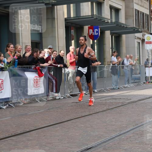 13.09.2026 - 21. swb-Marathon Bremen Strokosch-Dieckow http://msf.ph/oto/10372319 13.09.2026 12:17:11 Ziel 1109 meine-sportfotos.de