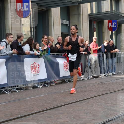 13.09.2026 - 21. swb-Marathon Bremen Strokosch-Dieckow http://msf.ph/oto/10372366 13.09.2026 12:17:11 Ziel 1109 meine-sportfotos.de