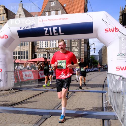 13.09.2026 - 21. swb-Marathon Bremen Tim E. http://msf.ph/oto/10372530 13.09.2026 13:09:30 Ziel 1241, 2287, 2291, 2909, 3197, 4895, 4898, 5383, 7262, 8120, 8759, 8830, 9866, 9904, 10044 meine-sportfotos.de