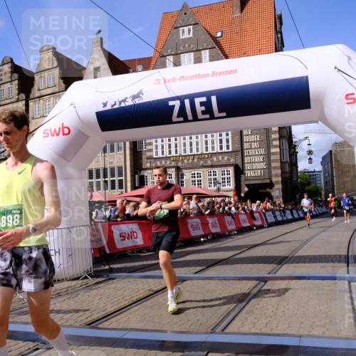 13.09.2026 - 21. swb-Marathon Bremen Tim E. http://msf.ph/oto/10372568 13.09.2026 13:09:37 Ziel 1034, 1241, 2909, 3197, 4895, 4898, 5111, 5383, 6652, 8759, 9789, 9866, 9904, 10044 meine-sportfotos.de