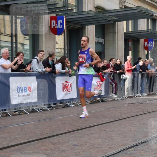 13.09.2026 - 21. swb-Marathon Bremen Strokosch-Dieckow http://msf.ph/oto/10372635 13.09.2026 12:17:57 Ziel 1956 meine-sportfotos.de
