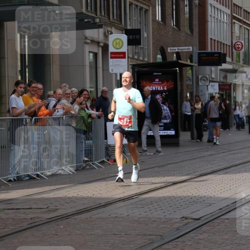 13.09.2026 - 21. swb-Marathon Bremen Strokosch-Dieckow http://msf.ph/oto/10372658 13.09.2026 12:19:23 Ziel 207 meine-sportfotos.de