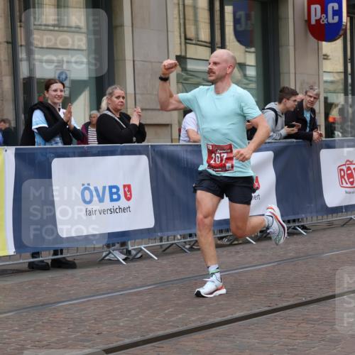 13.09.2026 - 21. swb-Marathon Bremen Strokosch-Dieckow http://msf.ph/oto/10372894 13.09.2026 12:19:26 Ziel 207 meine-sportfotos.de