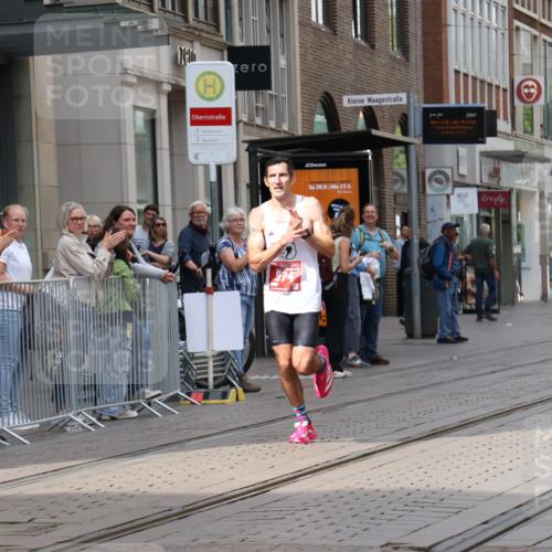 13.09.2026 - 21. swb-Marathon Bremen Strokosch-Dieckow http://msf.ph/oto/10372966 13.09.2026 12:20:30 Ziel 626, 1231, 974 meine-sportfotos.de