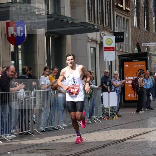 13.09.2026 - 21. swb-Marathon Bremen Strokosch-Dieckow http://msf.ph/oto/10373057 13.09.2026 12:20:31 Ziel 626, 1231, 974 meine-sportfotos.de