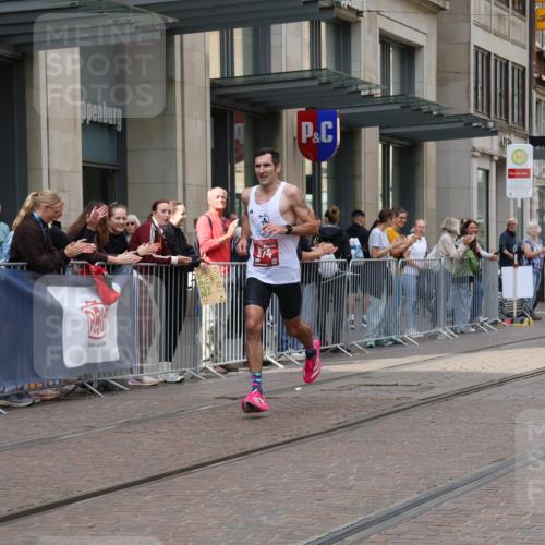 13.09.2026 - 21. swb-Marathon Bremen Strokosch-Dieckow http://msf.ph/oto/10373177 13.09.2026 12:20:32 Ziel 626, 1231, 974 meine-sportfotos.de