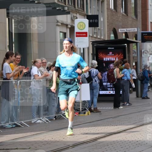 13.09.2026 - 21. swb-Marathon Bremen Strokosch-Dieckow http://msf.ph/oto/10373407 13.09.2026 12:20:55 Ziel 626, 1231 meine-sportfotos.de