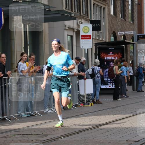 13.09.2026 - 21. swb-Marathon Bremen Strokosch-Dieckow http://msf.ph/oto/10373428 13.09.2026 12:20:55 Ziel 626, 1231 meine-sportfotos.de