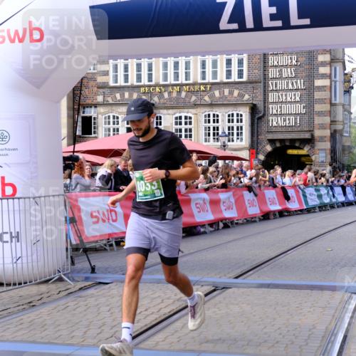 13.09.2026 - 21. swb-Marathon Bremen Tim E. http://msf.ph/oto/10373445 13.09.2026 13:10:46 Ziel 604, 640, 1181, 1277, 1554, 2605, 3959, 4727, 5532, 5620, 6267, 7881, 8033, 8064, 8709 meine-sportfotos.de