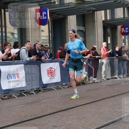13.09.2026 - 21. swb-Marathon Bremen Strokosch-Dieckow http://msf.ph/oto/10373580 13.09.2026 12:20:57 Ziel 626, 1231 meine-sportfotos.de