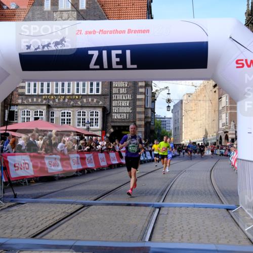 13.09.2026 - 21. swb-Marathon Bremen Tim E. http://msf.ph/oto/10373765 13.09.2026 13:10:57 Ziel 1181, 1385, 1498, 1554, 2347, 2605, 4727, 5066, 5152, 5155, 5387, 5620, 5648, 6267, 7881, 9659, 13248 meine-sportfotos.de