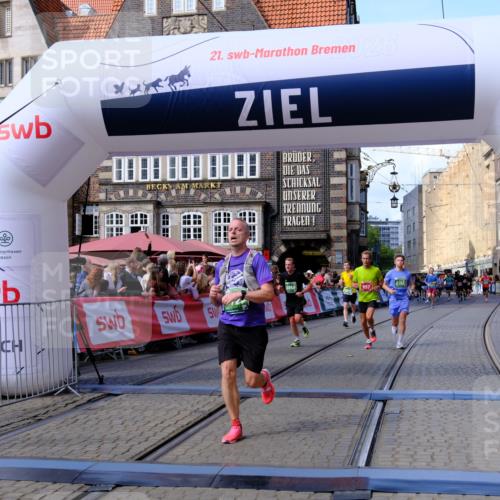 13.09.2026 - 21. swb-Marathon Bremen Tim E. http://msf.ph/oto/10373814 13.09.2026 13:10:58 Ziel 384, 1181, 1385, 1498, 1554, 2347, 2605, 4727, 5066, 5152, 5155, 5168, 5387, 5620, 5648, 6267, 7115, 7881, 9659, 13248 meine-sportfotos.de