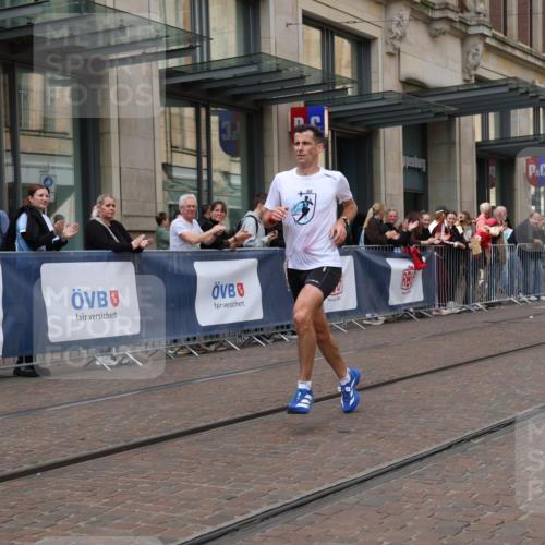 13.09.2026 - 21. swb-Marathon Bremen Strokosch-Dieckow http://msf.ph/oto/10374021 13.09.2026 12:22:13 Ziel 176, 1681 meine-sportfotos.de