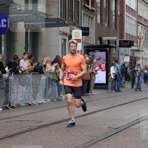 13.09.2026 - 21. swb-Marathon Bremen Strokosch-Dieckow http://msf.ph/oto/10374094 13.09.2026 12:22:46 Ziel 176 meine-sportfotos.de