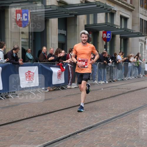 13.09.2026 - 21. swb-Marathon Bremen Strokosch-Dieckow http://msf.ph/oto/10374136 13.09.2026 12:22:48 Ziel 176 meine-sportfotos.de