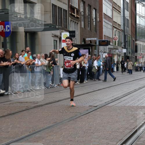 13.09.2026 - 21. swb-Marathon Bremen Strokosch-Dieckow http://msf.ph/oto/10374438 13.09.2026 12:26:07 Ziel 1671 meine-sportfotos.de