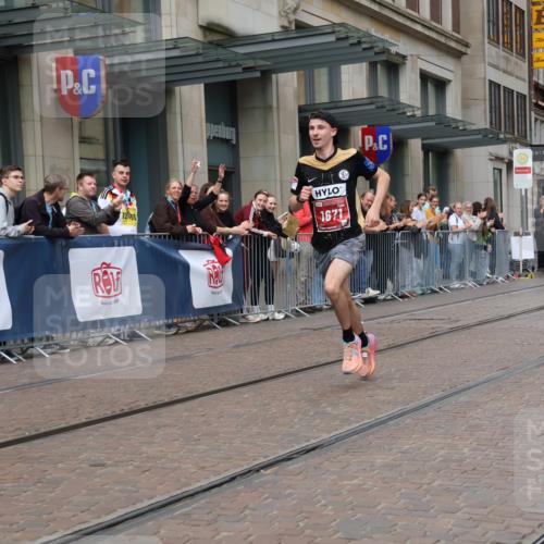 13.09.2026 - 21. swb-Marathon Bremen Strokosch-Dieckow http://msf.ph/oto/10374528 13.09.2026 12:26:08 Ziel 1671 meine-sportfotos.de