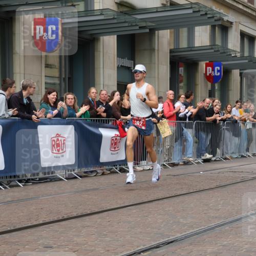 13.09.2026 - 21. swb-Marathon Bremen Strokosch-Dieckow http://msf.ph/oto/10374739 13.09.2026 12:27:13 Ziel 692 meine-sportfotos.de