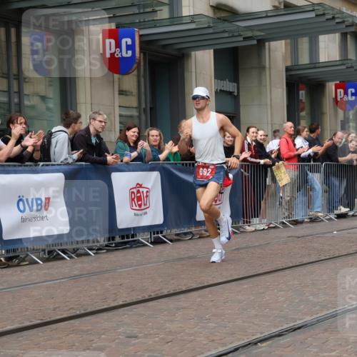 13.09.2026 - 21. swb-Marathon Bremen Strokosch-Dieckow http://msf.ph/oto/10374764 13.09.2026 12:27:13 Ziel 692 meine-sportfotos.de