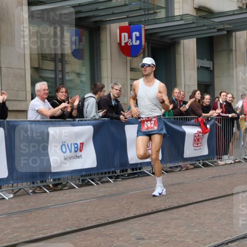 13.09.2026 - 21. swb-Marathon Bremen Strokosch-Dieckow http://msf.ph/oto/10374785 13.09.2026 12:27:13 Ziel 692 meine-sportfotos.de